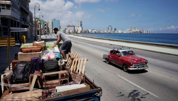 Cuba debate reformas econômica e social em meio ao bloqueio dos EUA