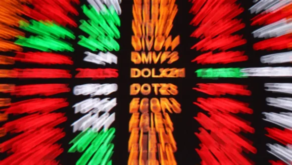 Bolsa sobe 1,16%, e dólar cai para R$ 5, apesar de medida dos EUA