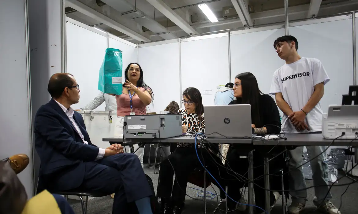 OAB Barro Preto - Presidente Petro denuncia fraude contra o voto na eleição da Colômbia