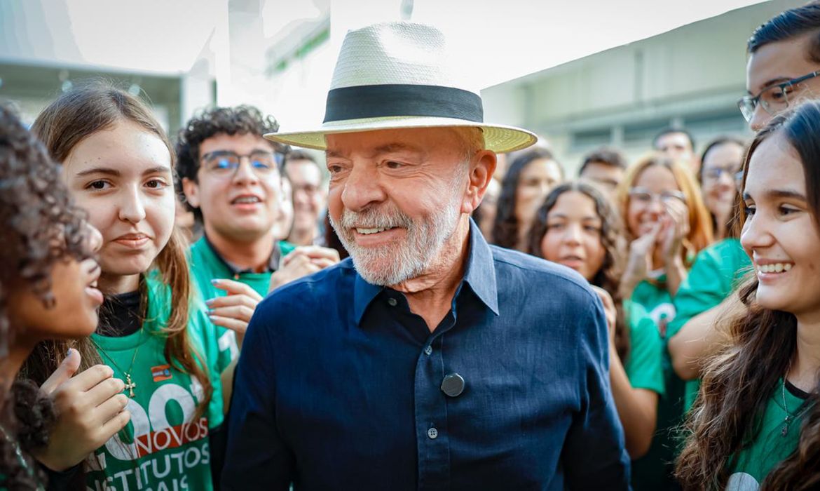 OAB Barro Preto - “Quem tinha que aumentar a taxa seríamos nós”, diz Lula sobre EUA