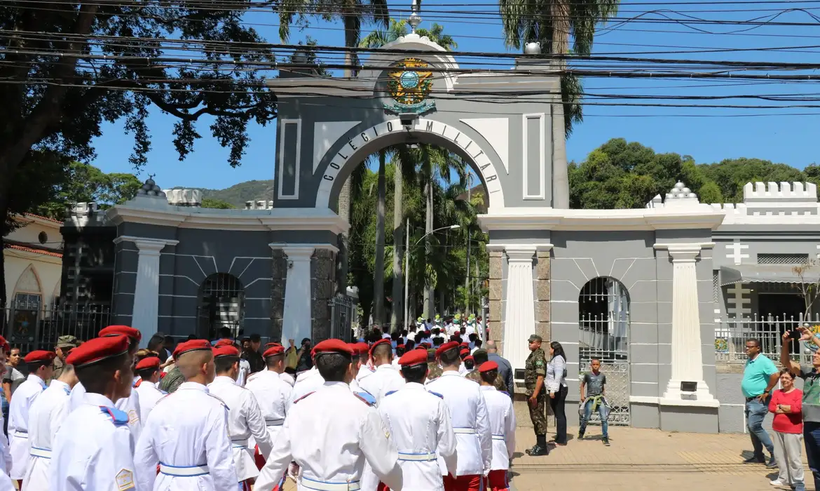 OAB Barro Preto - MPF quer que Colégio Militar do Rio suspenda concurso para professor