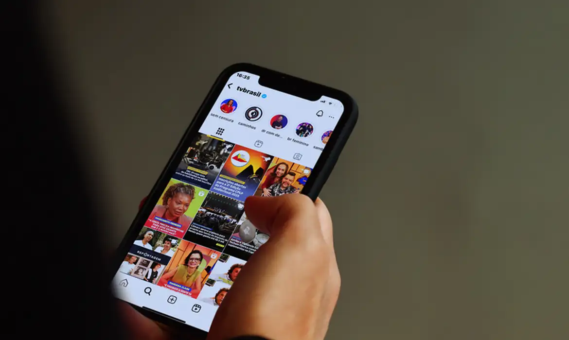 OAB Barro Preto - Redes sociais causam polarização e isolamento político em jovens