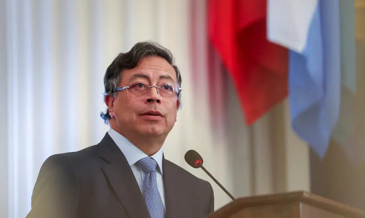 OAB Barro Preto - Colômbia: Petro não reconhece resultado eleitoral preliminar