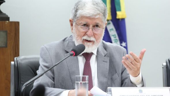 Celso Amorim: IA sob controle de poucas empresas piora desigualdades