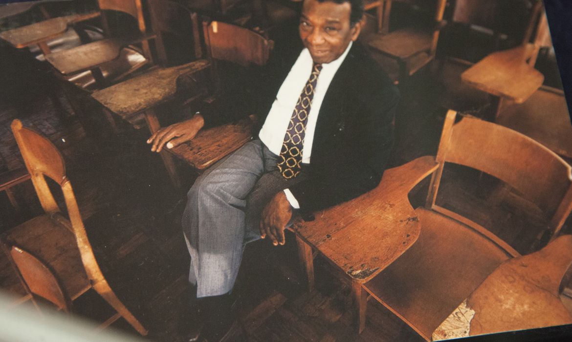 OAB Barro Preto - Acervo da USP revela novas faces do pensador negro Milton Santos