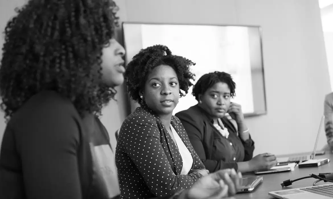 OAB Barro Preto - Desemprego entre mulheres negras jovens chega a 24,7%, aponta estudo