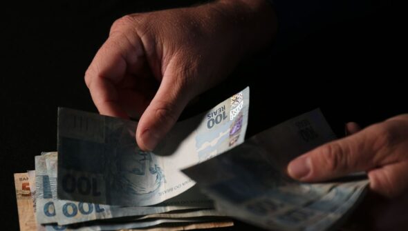 Brasileiros sacaram em abril R$ 482,8 milhões esquecidos em bancos