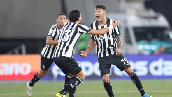 Com gol no último lance, Botafogo bate Santos na volta do Brasileirão