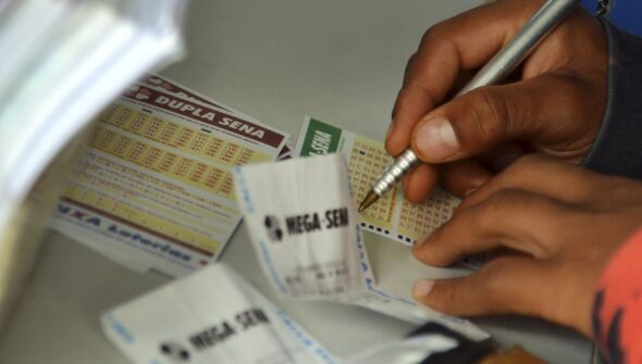 Mega-Sena acumula novamente e prêmio principal vai para R$ 45 milhões