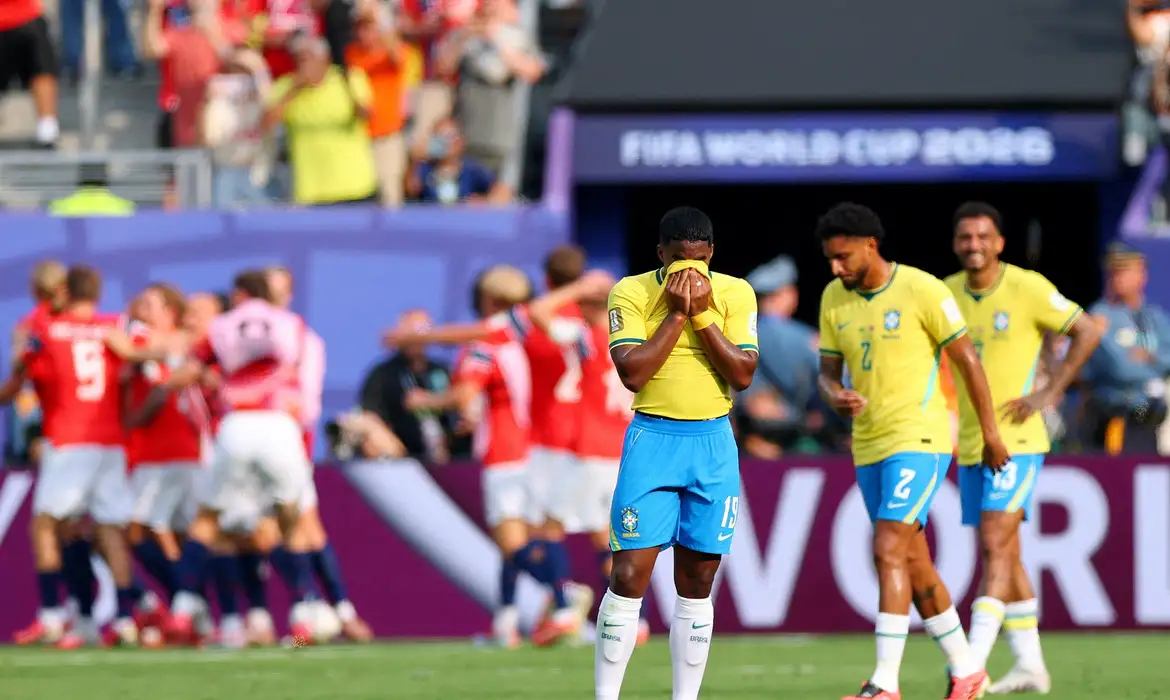 OAB Barro Preto - Com críticas, adeus do Brasil à Copa estampa jornais mundo afora