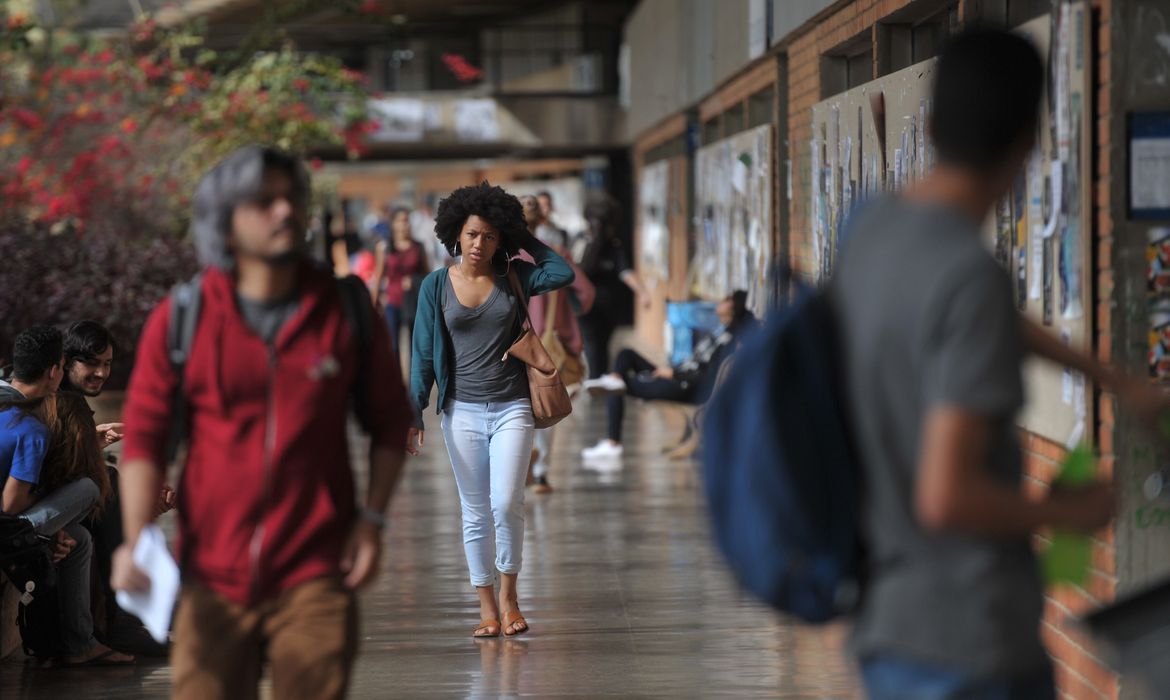 OAB Barro Preto - Mais de 54% dos graduandos já abandonaram curso para cuidar dos filhos