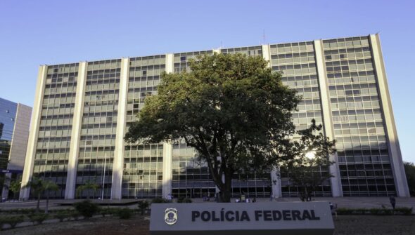 Polícia Federal faz operação para conter lavagem de dinheiro do PCC