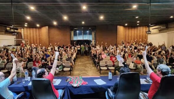 Professores da Uerj suspendem greve, após três meses de paralisação