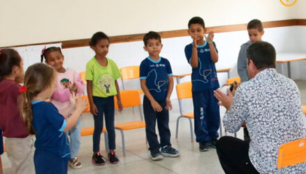 Projeto Lagoa Bilíngue leva o ensino de inglês para crianças da rede municipal