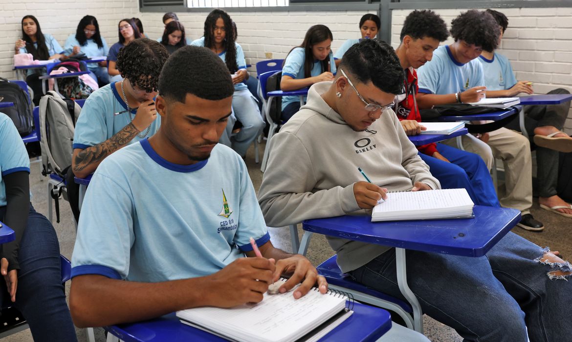 OAB Barro Preto - Pé-de-Meia: nascidos em novembro e dezembro recebem parcela de R$ 200