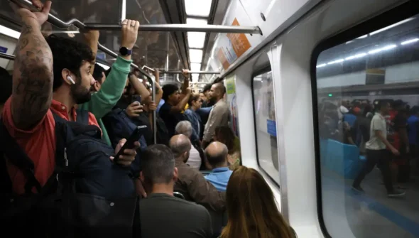Trens e metrô adiantam horário de pico no Rio com previsão de ventania