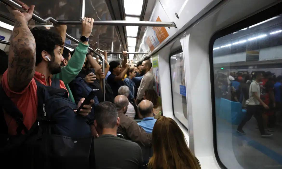 OAB Barro Preto - Trens e metrô adiantam horário de pico no Rio com previsão de ventania