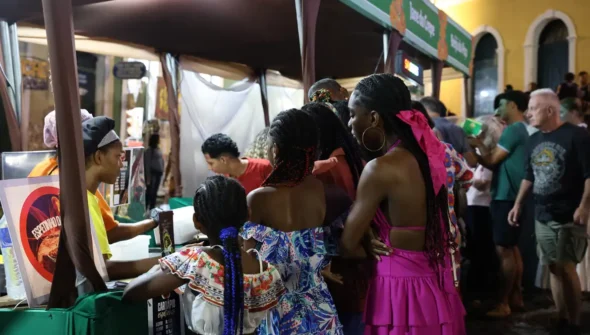 Flipelô começa em Salvador com música, poesia e grande participação