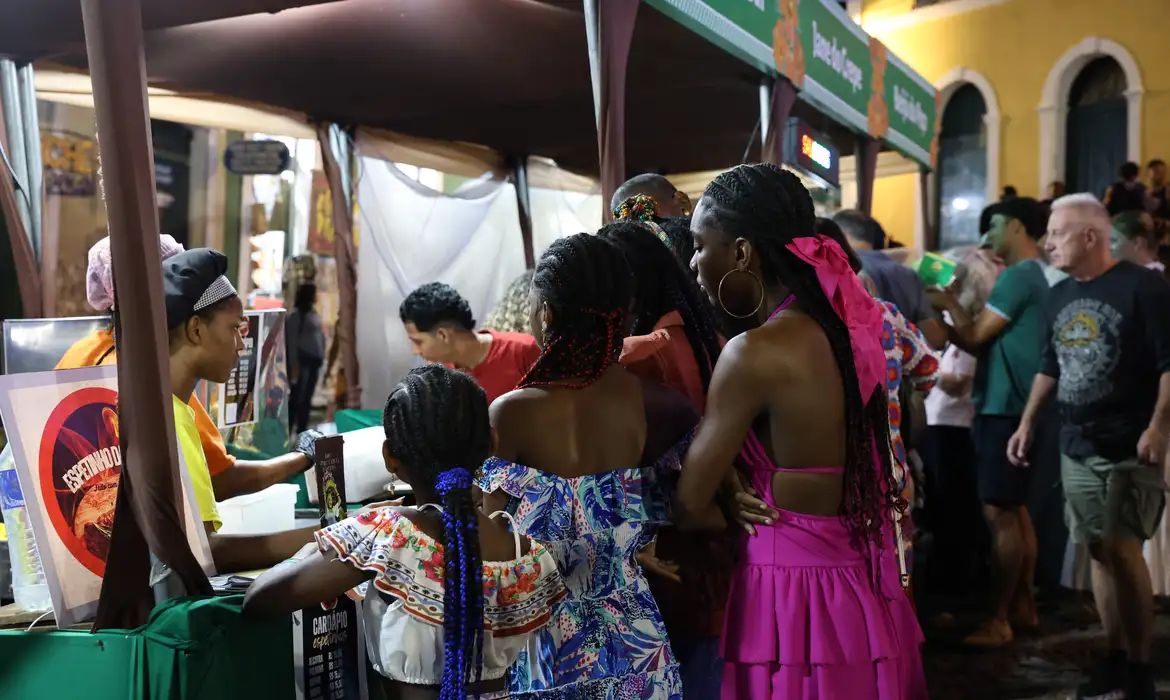 OAB Barro Preto - Flipelô começa em Salvador com música, poesia e grande participação