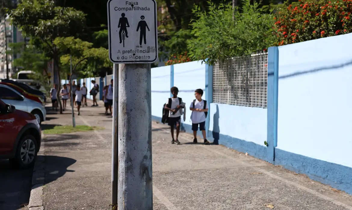 OAB Barro Preto - Brasil reduz pobreza, mas amplia desigualdades, mostra estudo