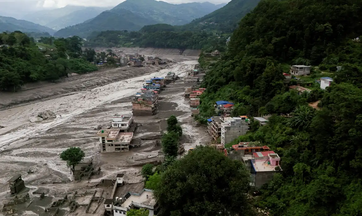 OAB Barro Preto - Nepal monitora dois lagos; risco de enchentes persiste