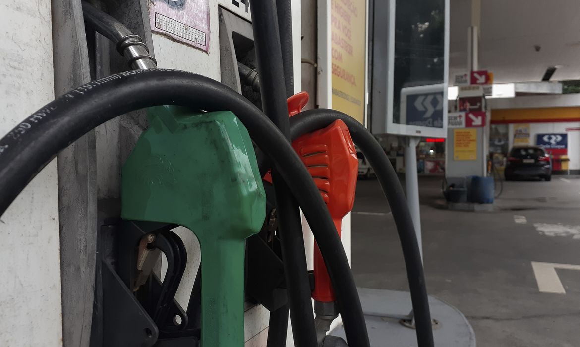 OAB Barro Preto - Segunda maior refinaria do país reduz preço da gasolina em 11,3%
