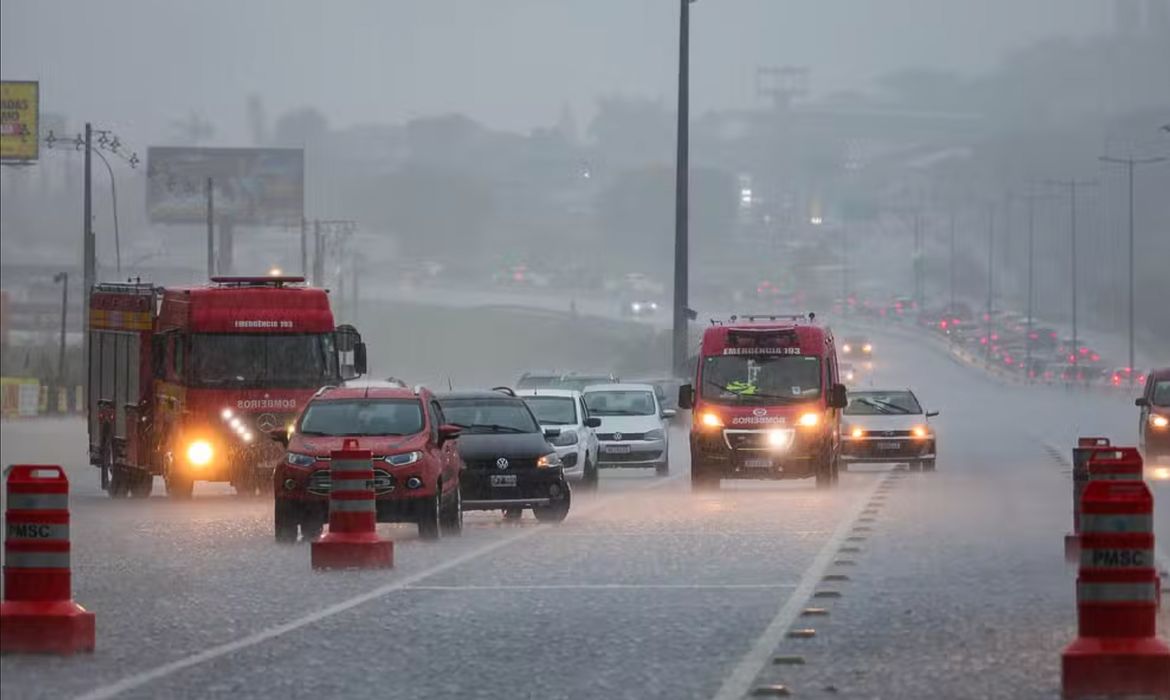 OAB Barro Preto - Sul e Sudeste terão dia de chuva, trovoadas e tempestades