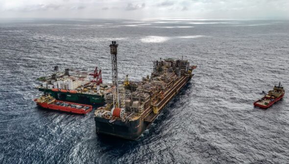 Petroleiros pedem Petrobras mais estatal e menor repasse a acionistas