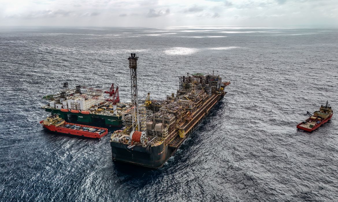 OAB Barro Preto - Petroleiros pedem Petrobras mais estatal e menor repasse a acionistas