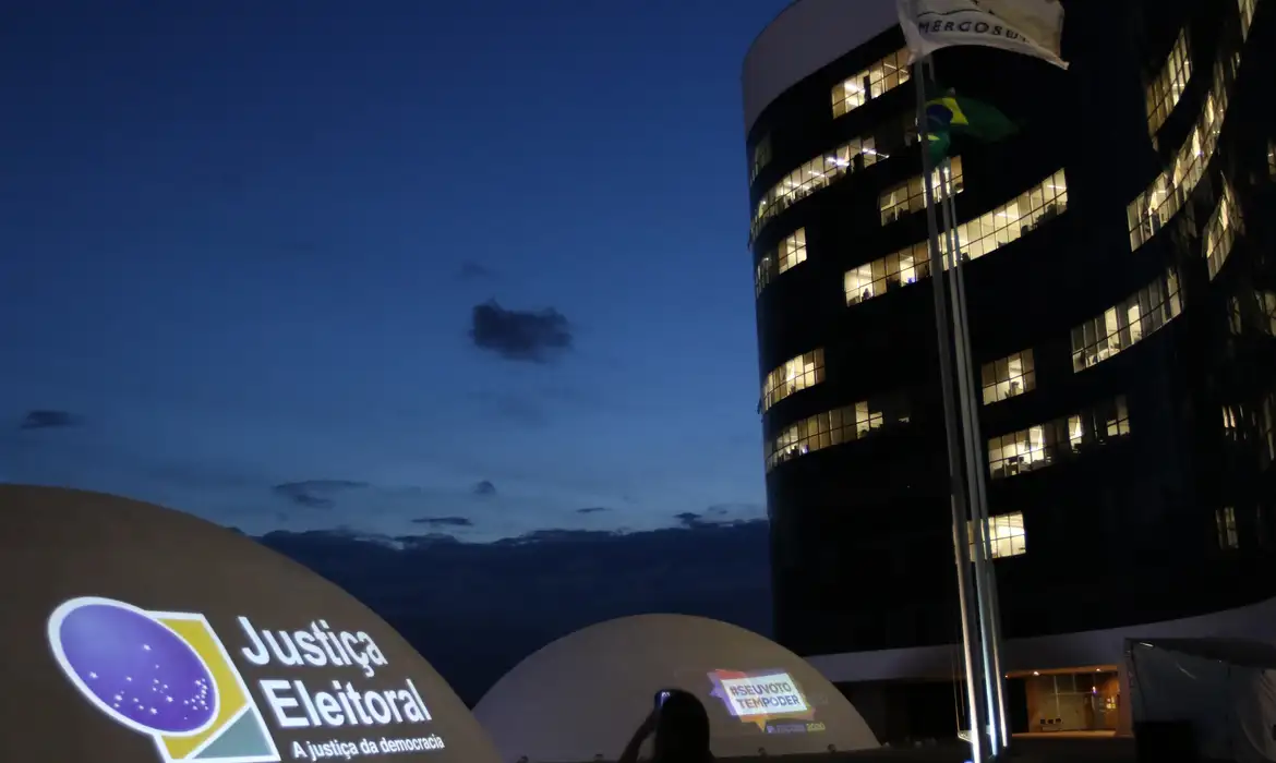 OAB Barro Preto - TSE nega hackeamento após Flávio aparecer filiado ao Missão