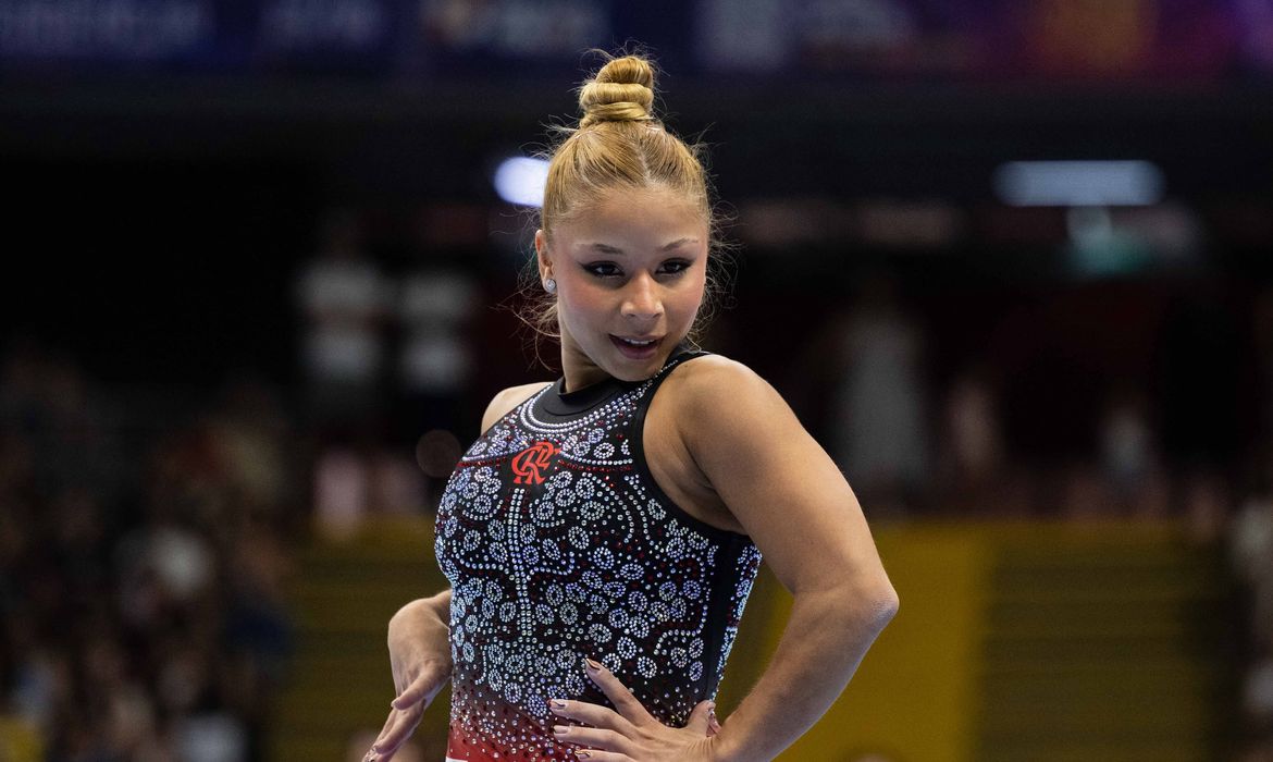 OAB Barro Preto - Flávia Saraiva fatura ouro na trave e no solo no Campeonato Brasileiro
