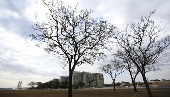 Grande parte do país tem temperaturas elevadas nesta terça-feira