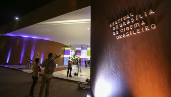 Festival de cinema de Brasília vive impasse; classe artística repudia