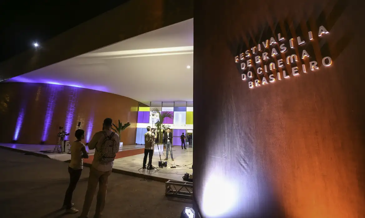 OAB Barro Preto - Festival de cinema de Brasília vive impasse; classe artística repudia