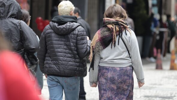 Frente fria associada a ciclone baixa temperatura no Sul do país