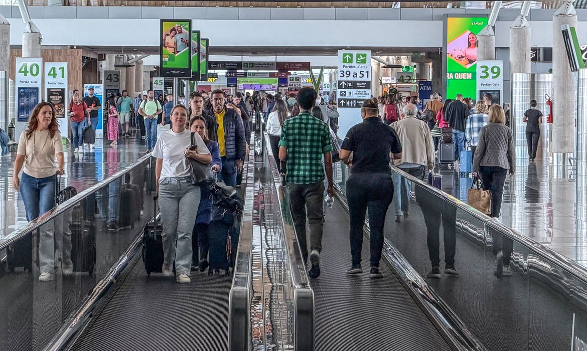 OAB Barro Preto - Setor de serviços fica estável em junho e sobe 2% no 1º semestre