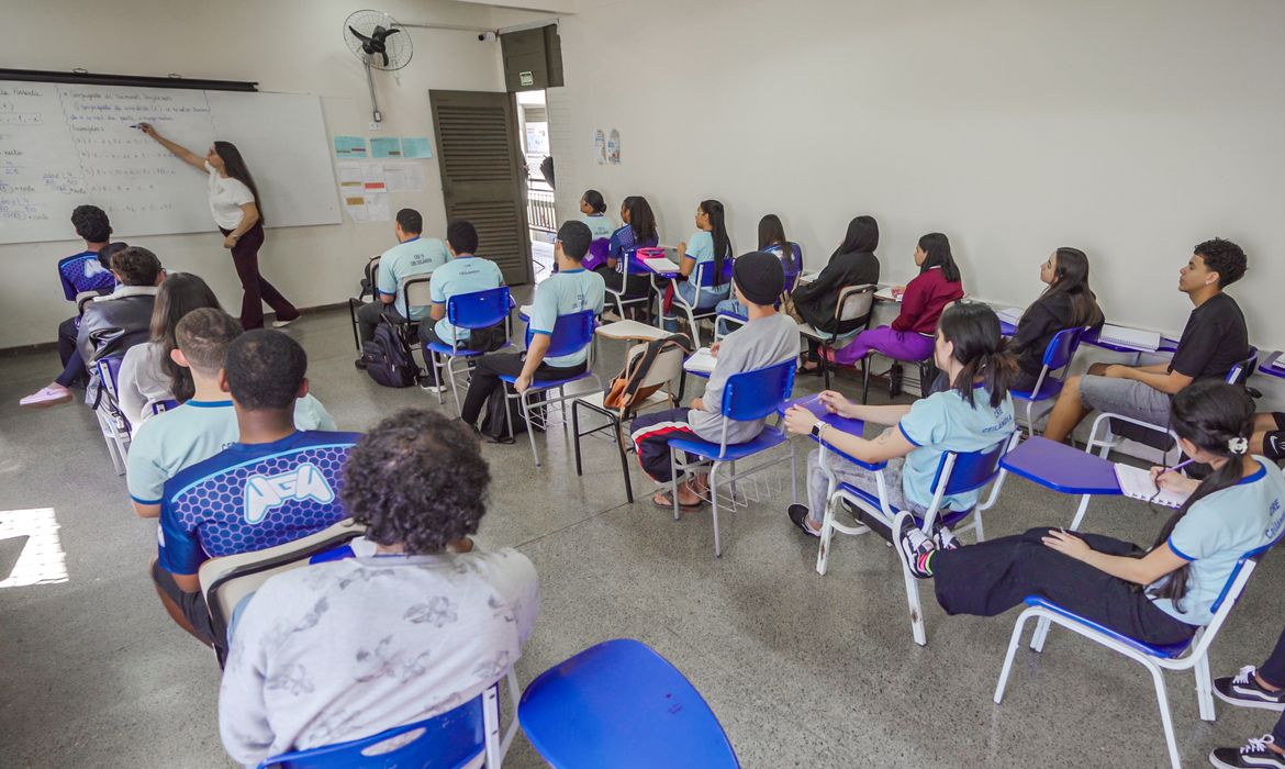 OAB Barro Preto - Pé-de-Meia paga hoje 5ª parcela a alunos nascidos em julho e agosto