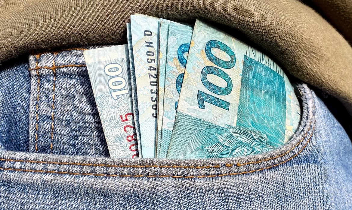 OAB Barro Preto - Beneficiários com NIS de final 4 recebem Bolsa Família de agosto
