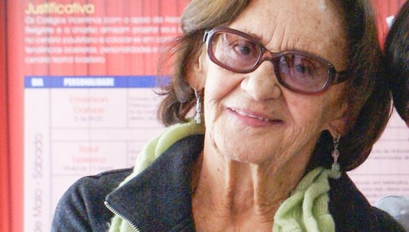 Nas redes sociais, amigos e fãs homenageiam Laura Cardoso
