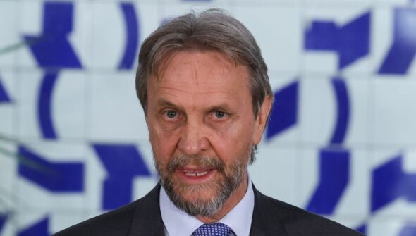 Após AVC isquêmico, líder do PT na Câmara continua internado
