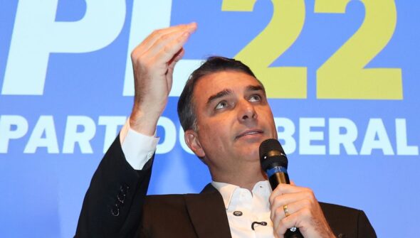 Filho mais velho de Bolsonaro, Flávio disputa a Presidência pelo PL