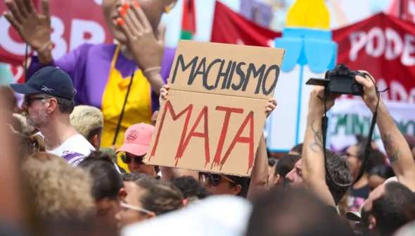 Sobrecarga doméstica expõe mulheres à violência, dizem especialistas