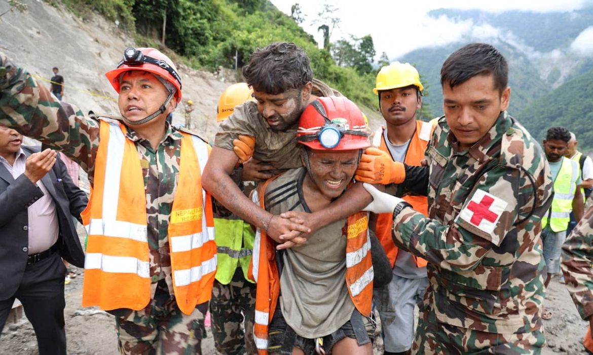 OAB Barro Preto - Equipes de resgate do Nepal buscam 900 trabalhadores de hidrelétricas