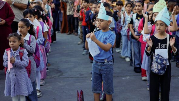 Alunos voltam às aulas presenciais em Gaza depois de três anos