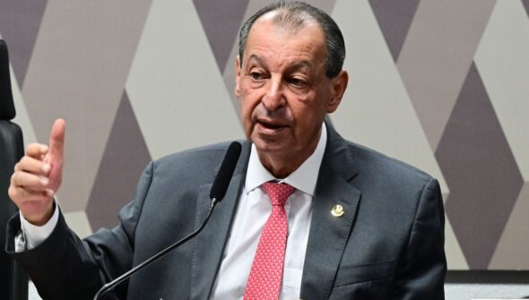 Relator da CCJ rejeita emendas da oposição que buscavam manter 6×1