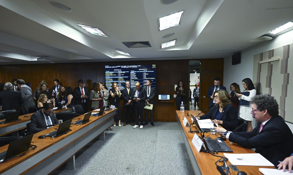 OAB Barro Preto - Comissão aprova MP da taxa das blusinhas: texto segue a plenários