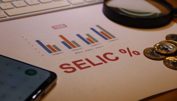 Mercado reduz projeção da Selic para 13,50%