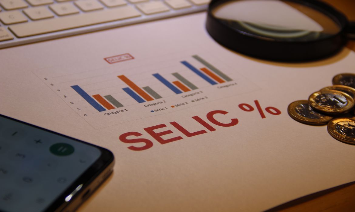 OAB Barro Preto - Mercado reduz projeção da Selic para 13,50%