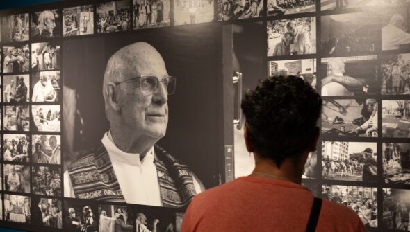 Exposição em SP homenageia padre Júlio e pessoas em situação de rua