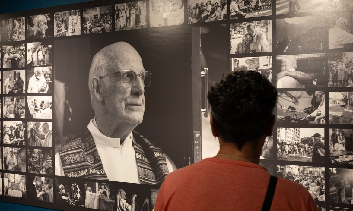 OAB Barro Preto - Exposição em SP homenageia padre Júlio e pessoas em situação de rua